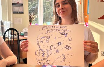 Молодежь Тверской области рисовала "космический" эскиз мурала для ДК