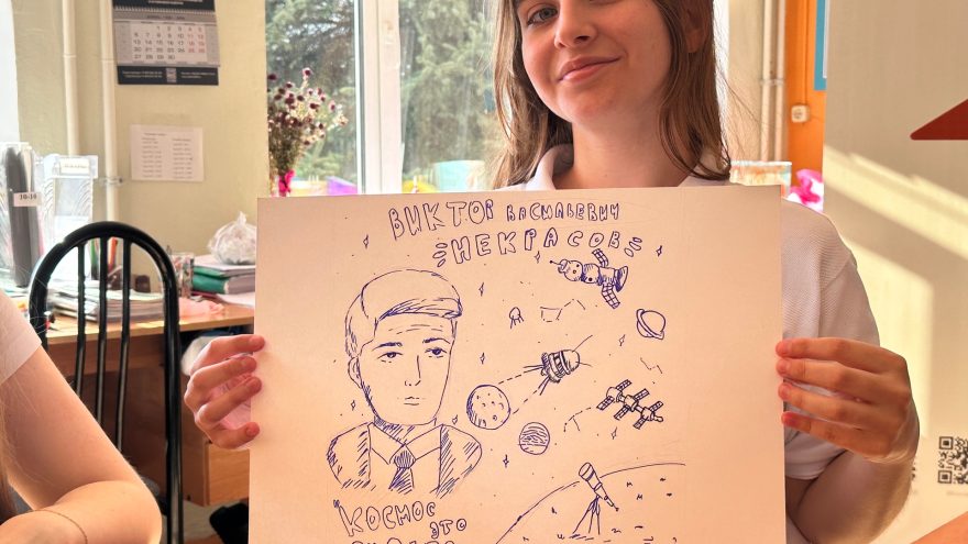 Молодежь Тверской области рисовала "космический" эскиз мурала для ДК