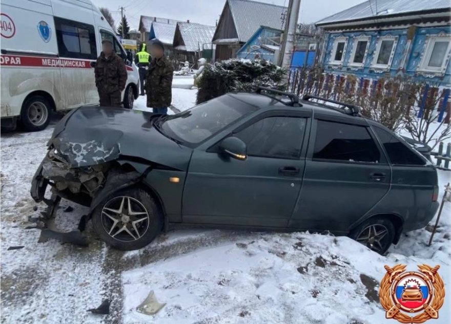 Два человека пострадали в тройном ДТП в Тверской области