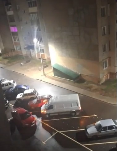 В Тверской области хозяин машины спал, а весь двор нет