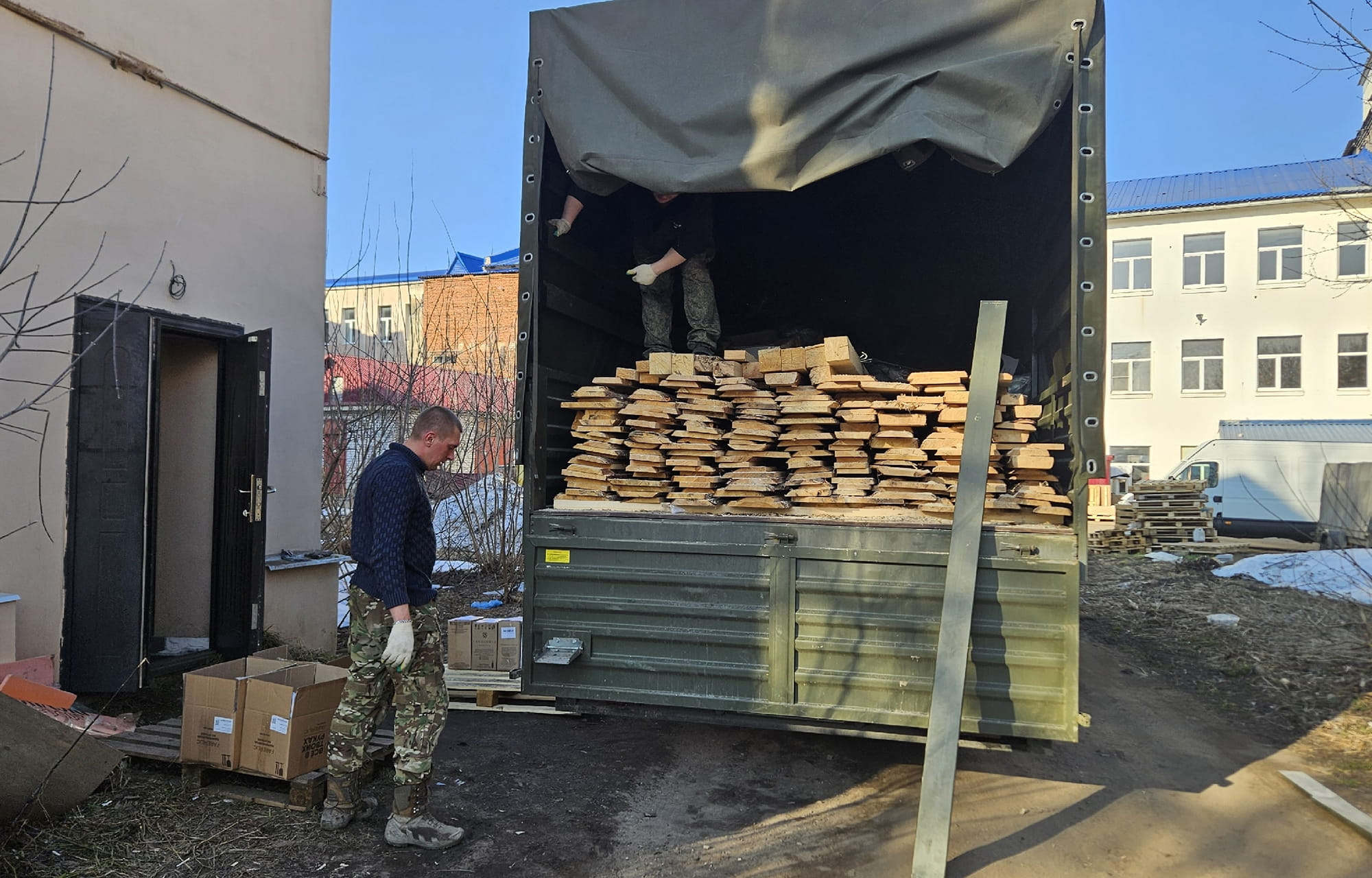 Автомобиль, квадроцикл, генераторы: из Тверской области отправили гумгрузы в зону проведения СВО