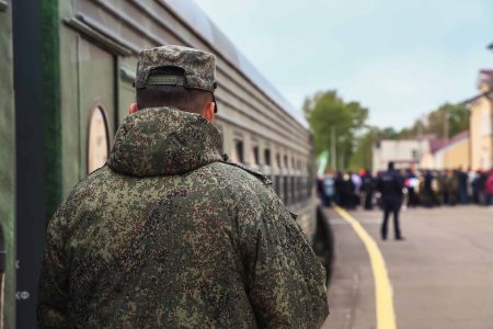 В Тверской области продлили срок действия увеличенного размера выплаты контрактникам выплаты