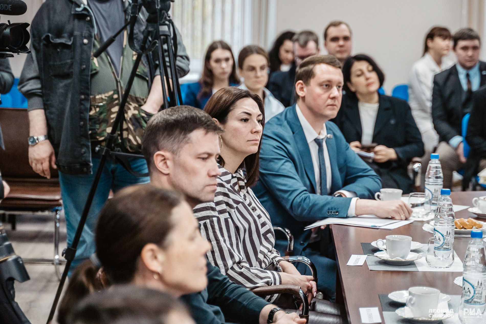 Виталий Королев на тверском вагонзаводе спросил совета у опытных работников и пожелал успехов молодым