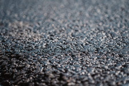 На сотнях квадратных метров дорог Твери заделали ямы ямы