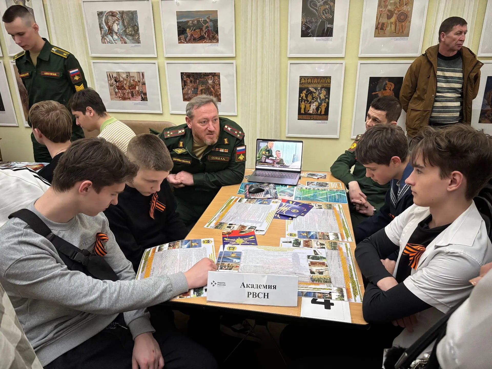 Около 500 старшеклассников Тверской области стали участниками ярмарки «Выбор военной профессии»