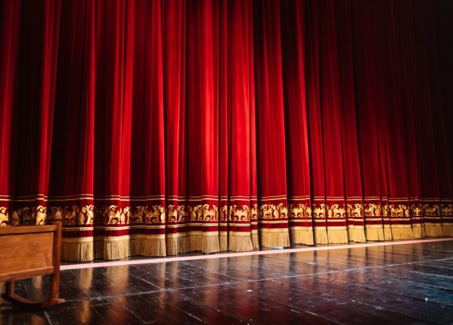 театральное