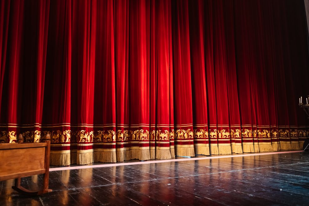 театральное