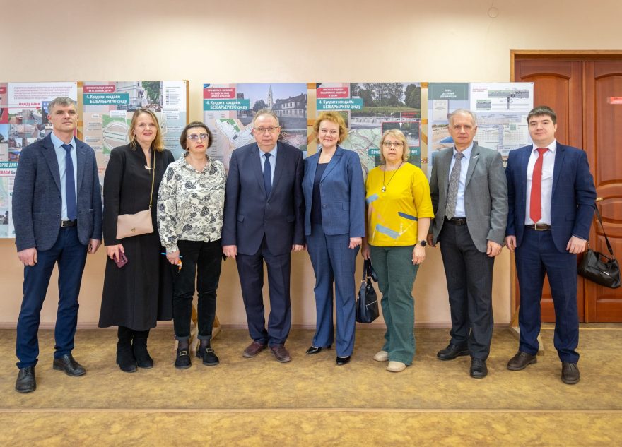В Тверском Политехе открылась выставка примеров проектирования доступной среды «Город в деталях»