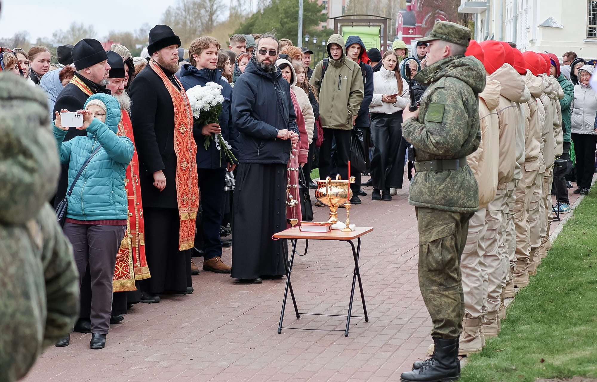 В Ржеве установили бюсты Героев России Александра Фролова и Михаила Васильева