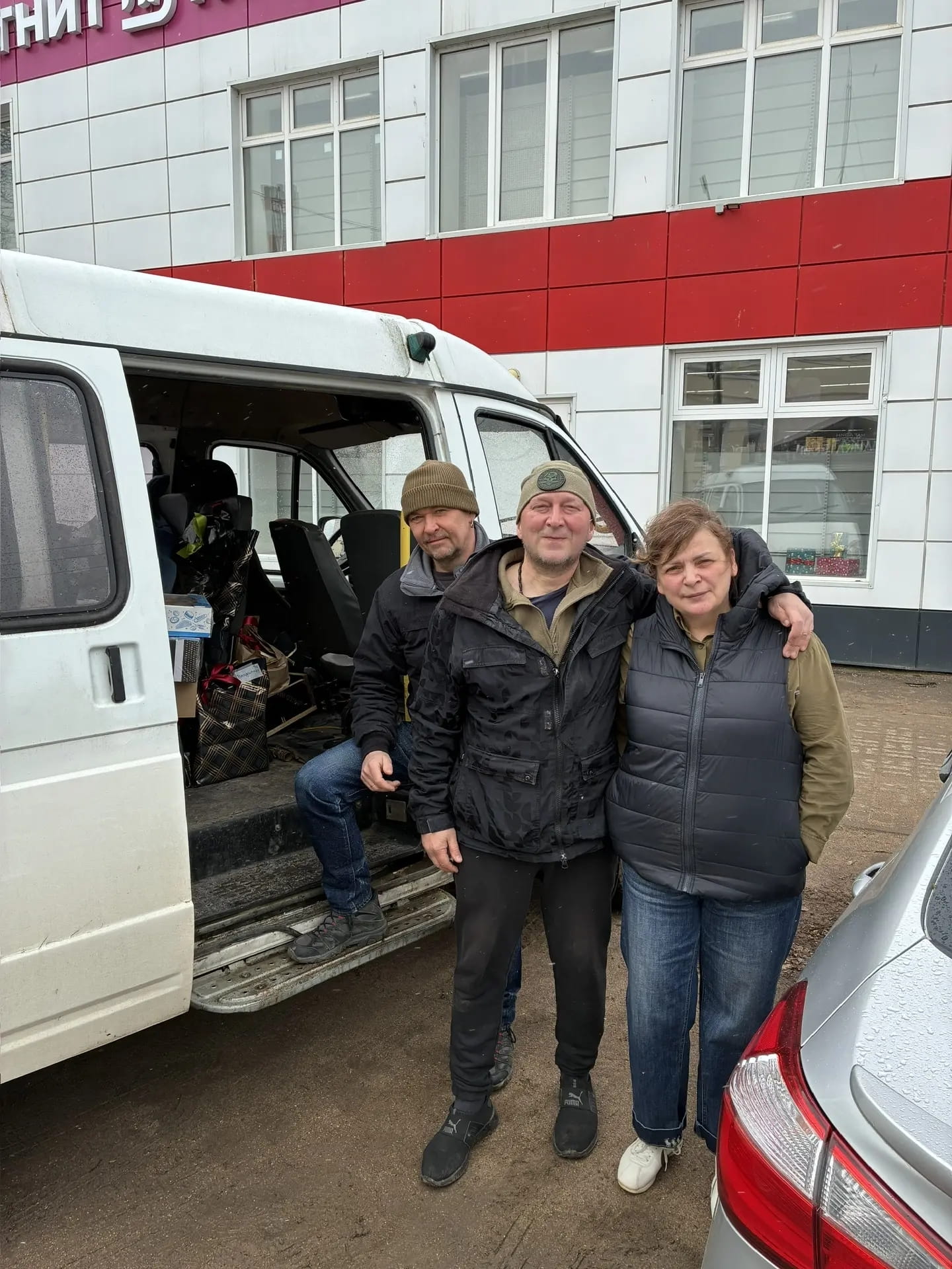 Пиломатериалы и «посылки дружбы»: из Тверской области отправили новые партии гумгрузов в зону СВО