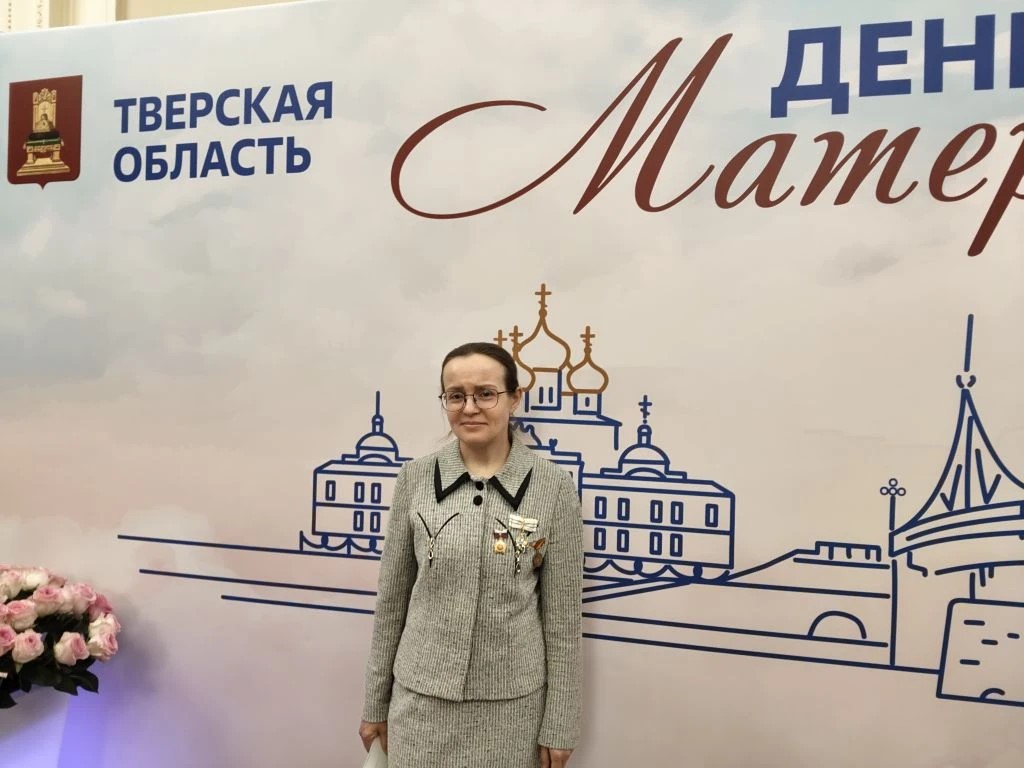 Виталий Королев поздравил с днем рождения «Мать-героиню» из Торжокского округа Елену Сапелкину