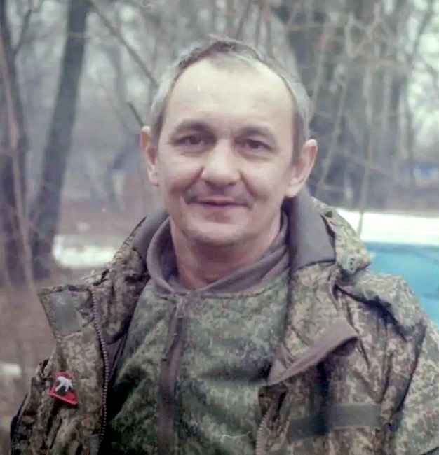 участника