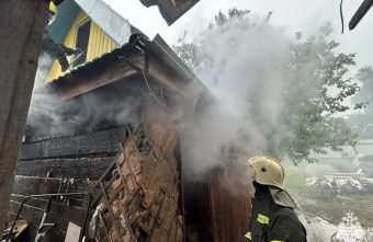 Пожарные спасли баню в Тверской области спасти