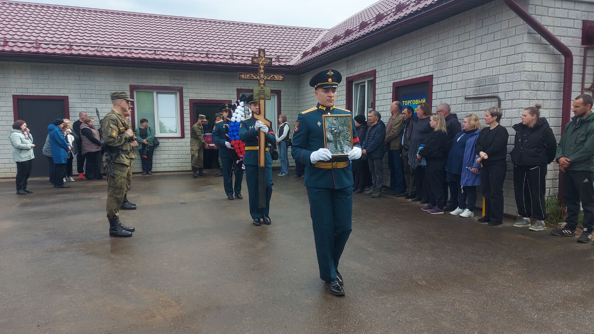 В Тверской области простились с командиром орудия Андреем Жирновым