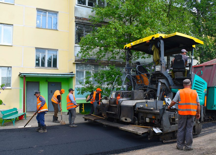 В Твери ремонтируют дворы