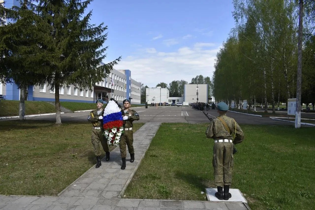 В Торжке будущие защитники страны погрузились в армейскую жизнь