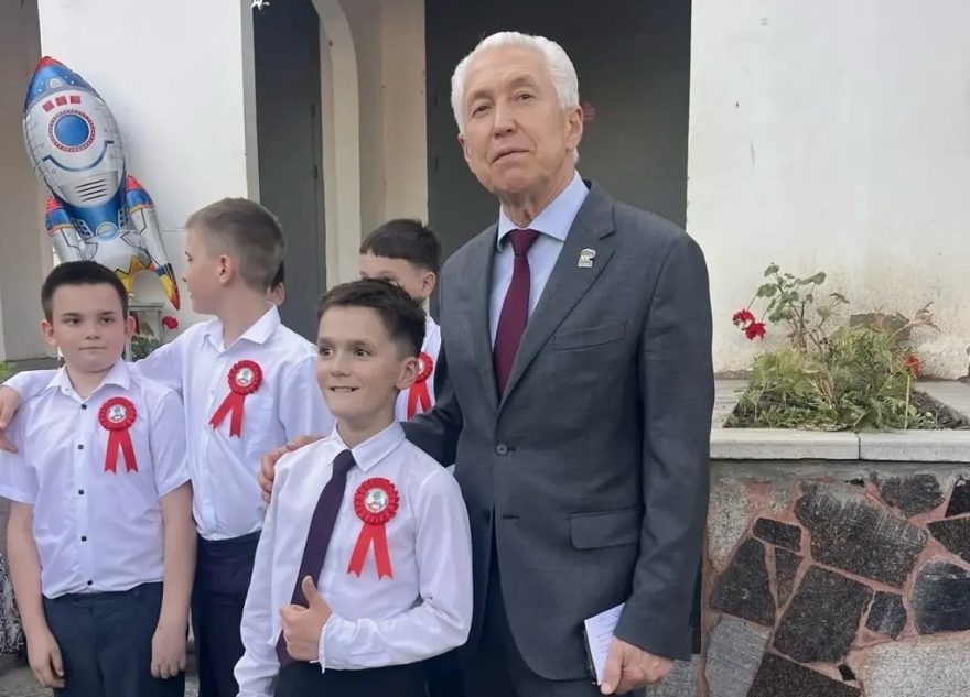 Владимир Васильев – школьникам-кадетам: «Старайтесь жить и работать так, чтобы вас уважали»