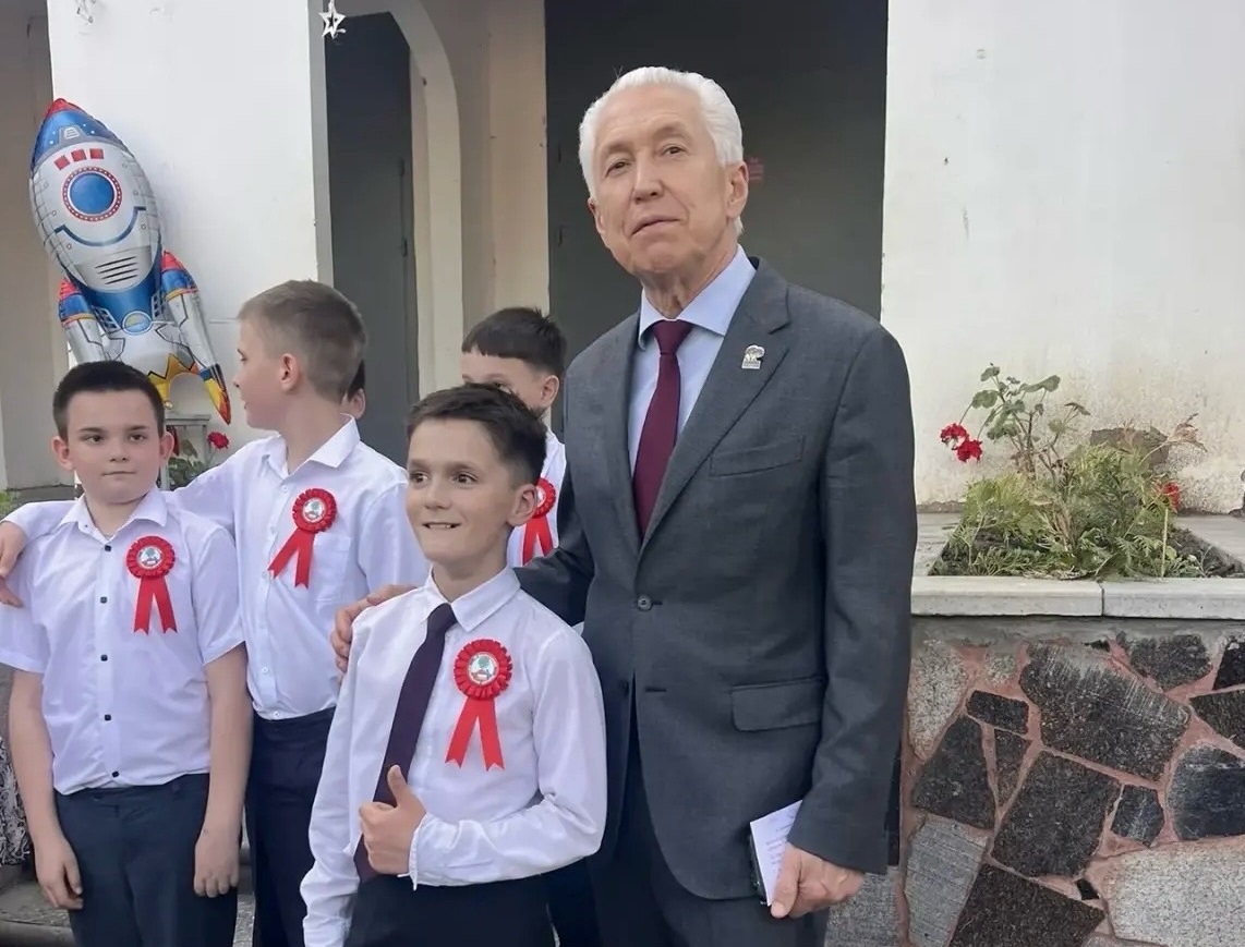 Владимир Васильев – школьникам-кадетам: «Старайтесь жить и работать так, чтобы вас уважали»