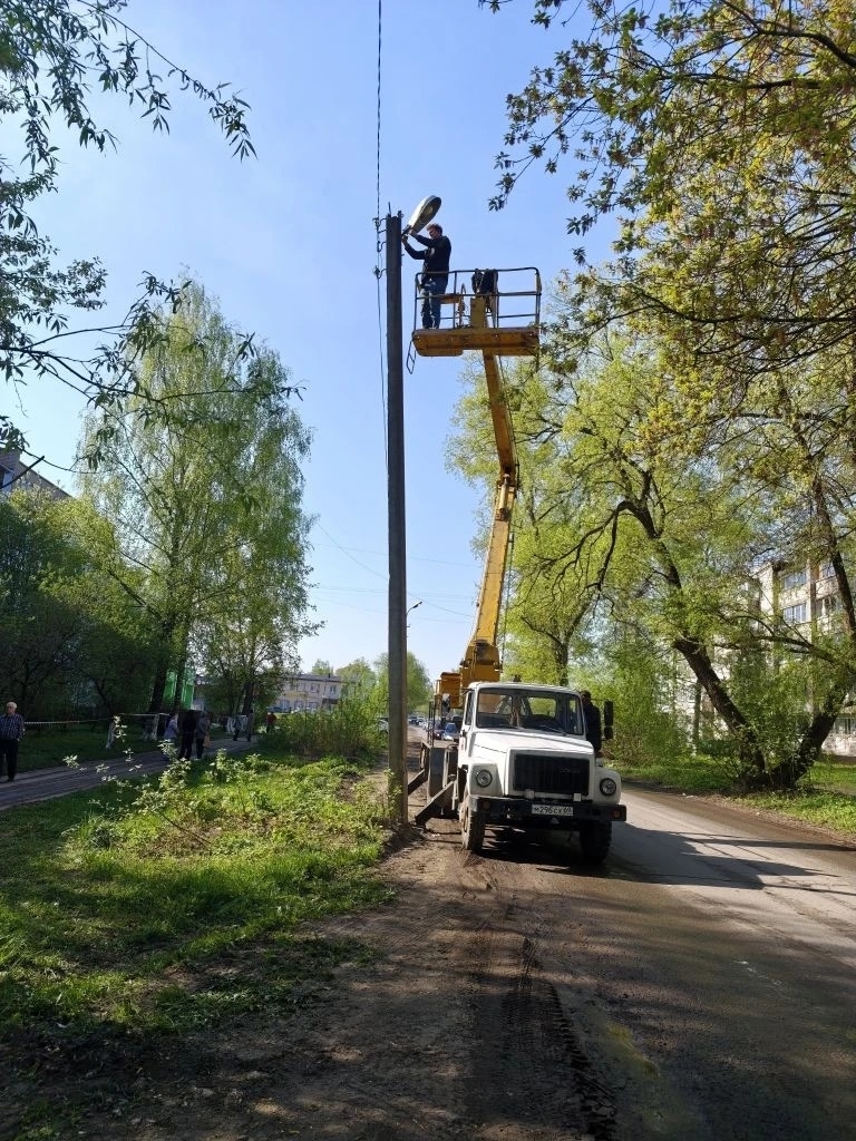 В Ржеве по поручению главы региона Виталия Королева продолжаются восстановительные работы на месте падения БПЛА