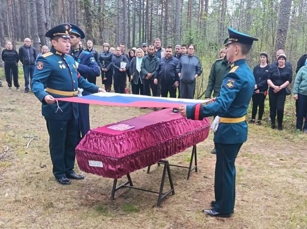 В Тверской области простились с командиром орудия Андреем Жирновым