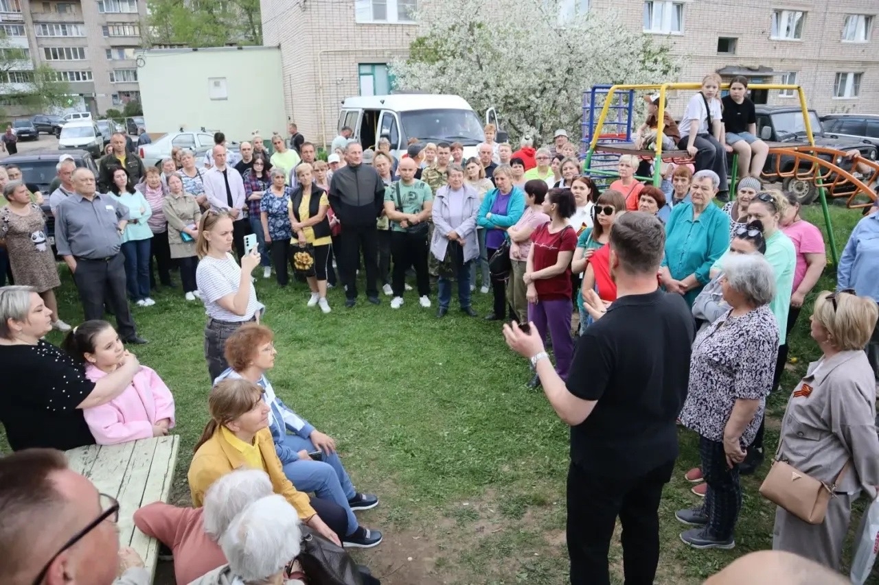 В Ржеве по поручению главы региона Виталия Королева продолжают восстанавливать дома после падения БПЛА