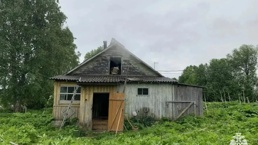 Три человека погибли при пожаре в Тверской области