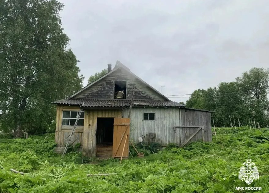 Три человека погибли при пожаре в Тверской области