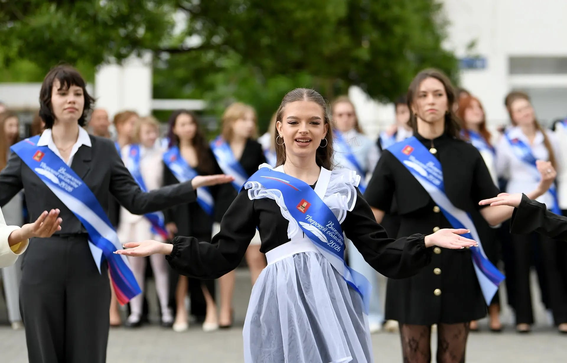 выпускников