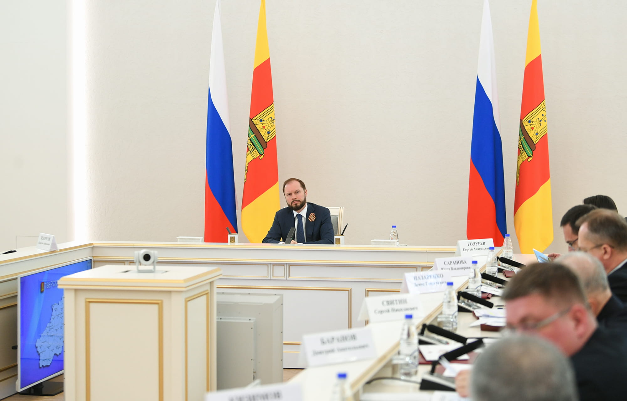 Виталий Королев поручил усилить работу по трудоустройству подростков в округах и колледжах региона