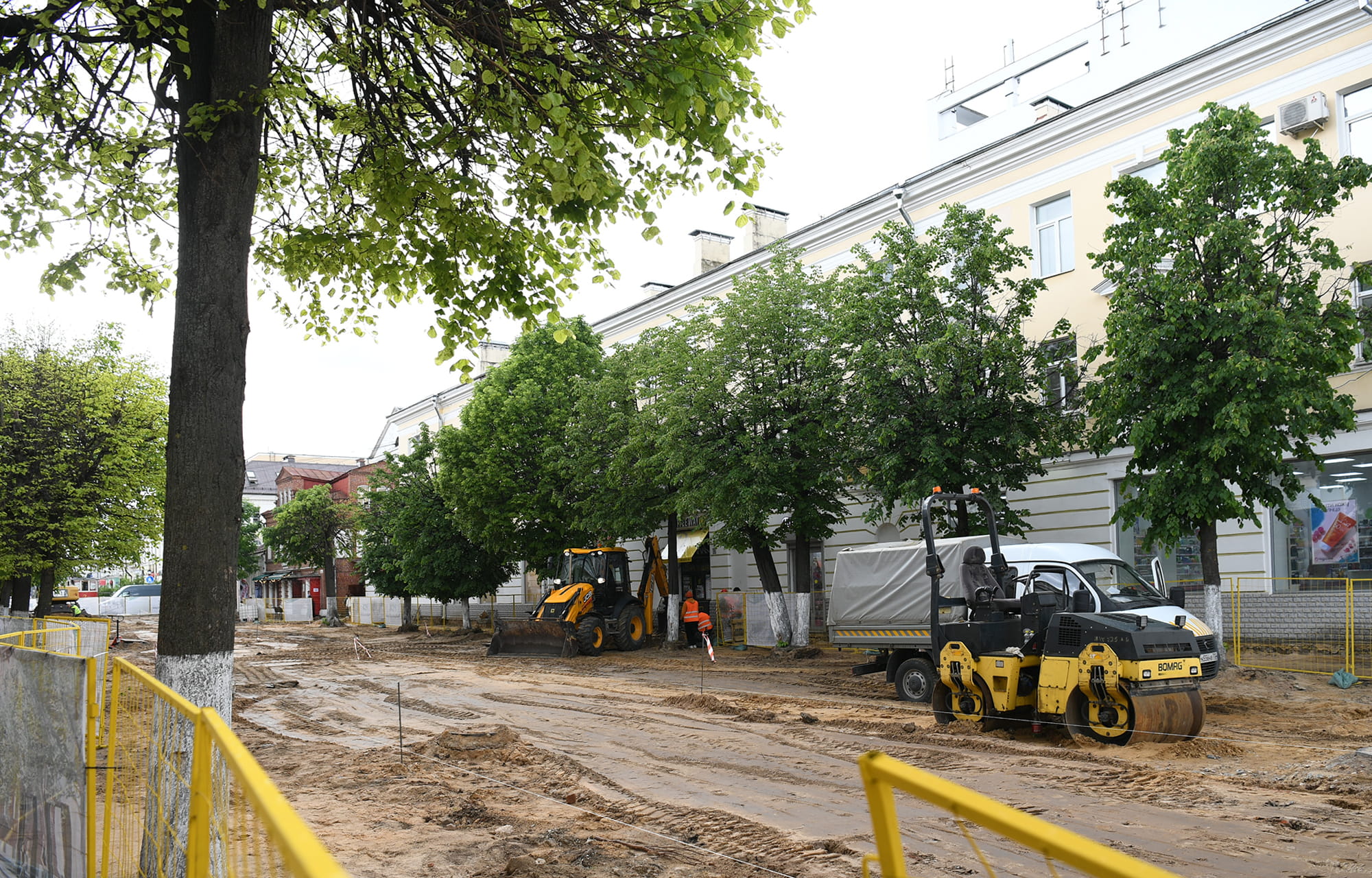 По поручению Виталия Королева в Твери активно преображают улицу Трехсвятская