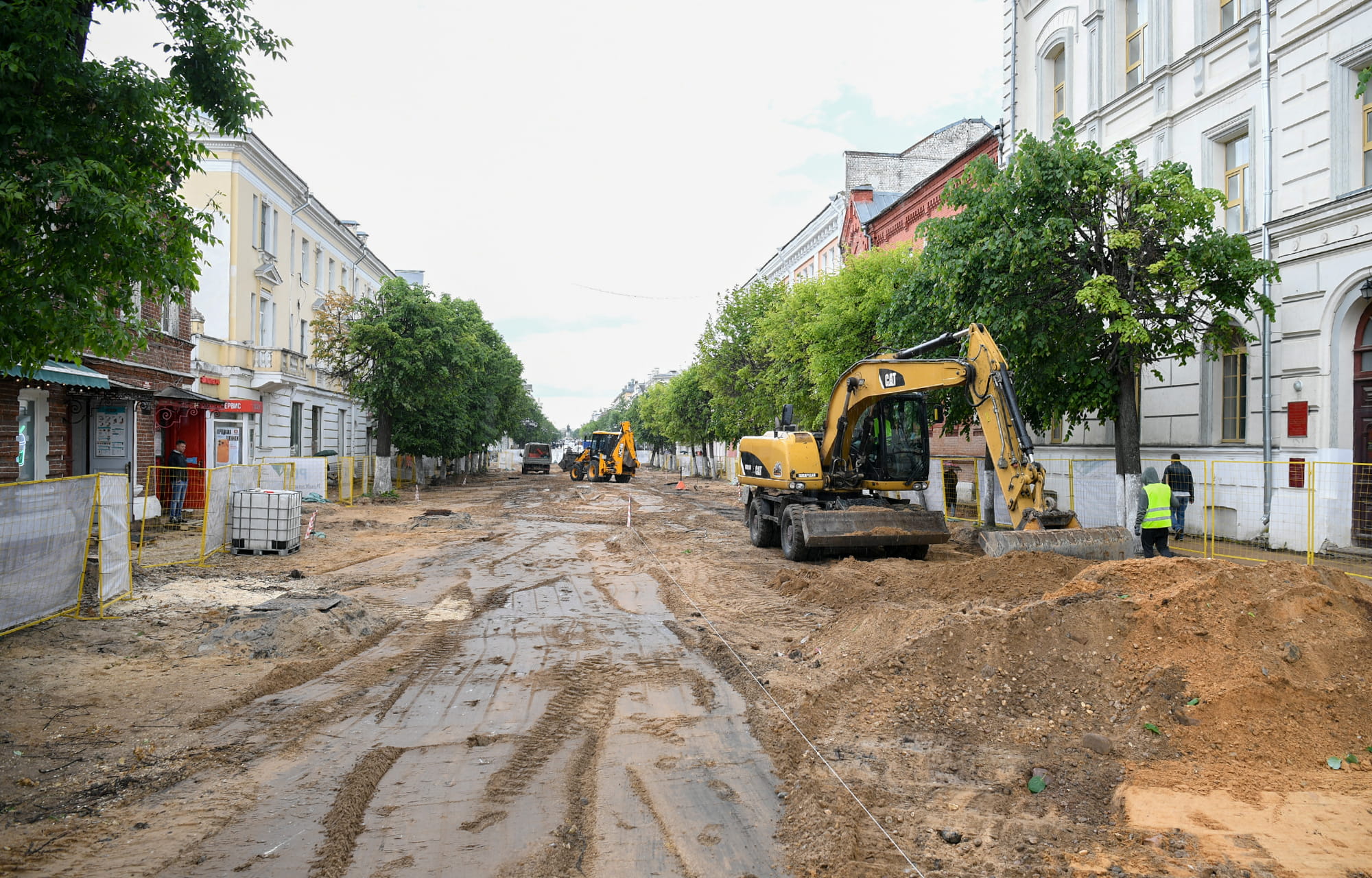По поручению Виталия Королева в Твери активно преображают улицу Трехсвятская
