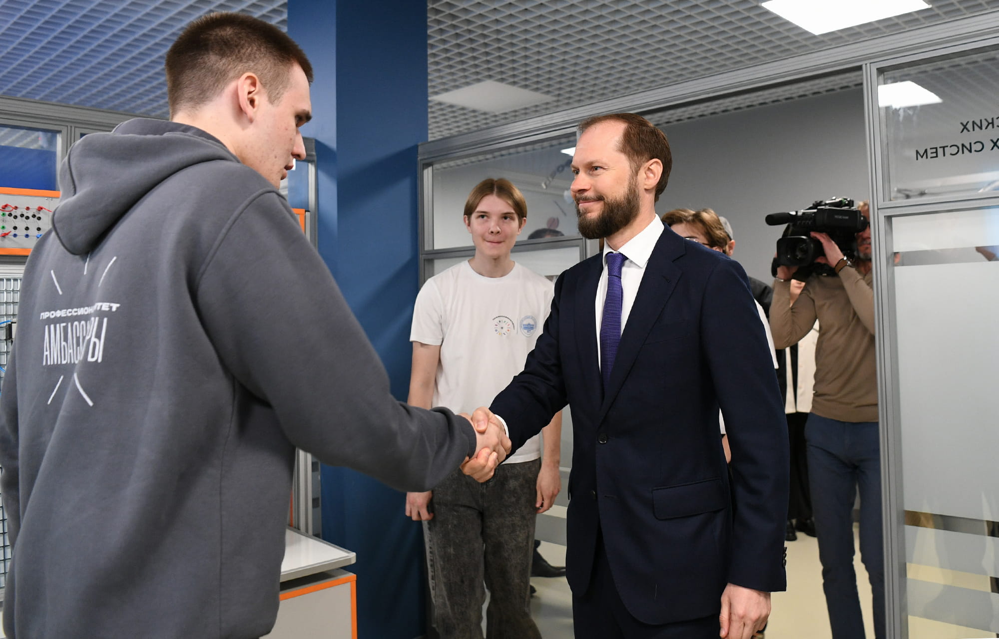 Виталий Королев дал поручения по летней трудовой кампании по итогам посещения ярмарки вакансий