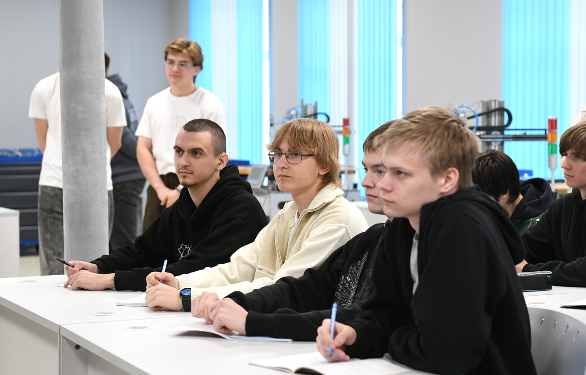 Виталий Королев дал поручения по летней трудовой кампании по итогам посещения ярмарки вакансий