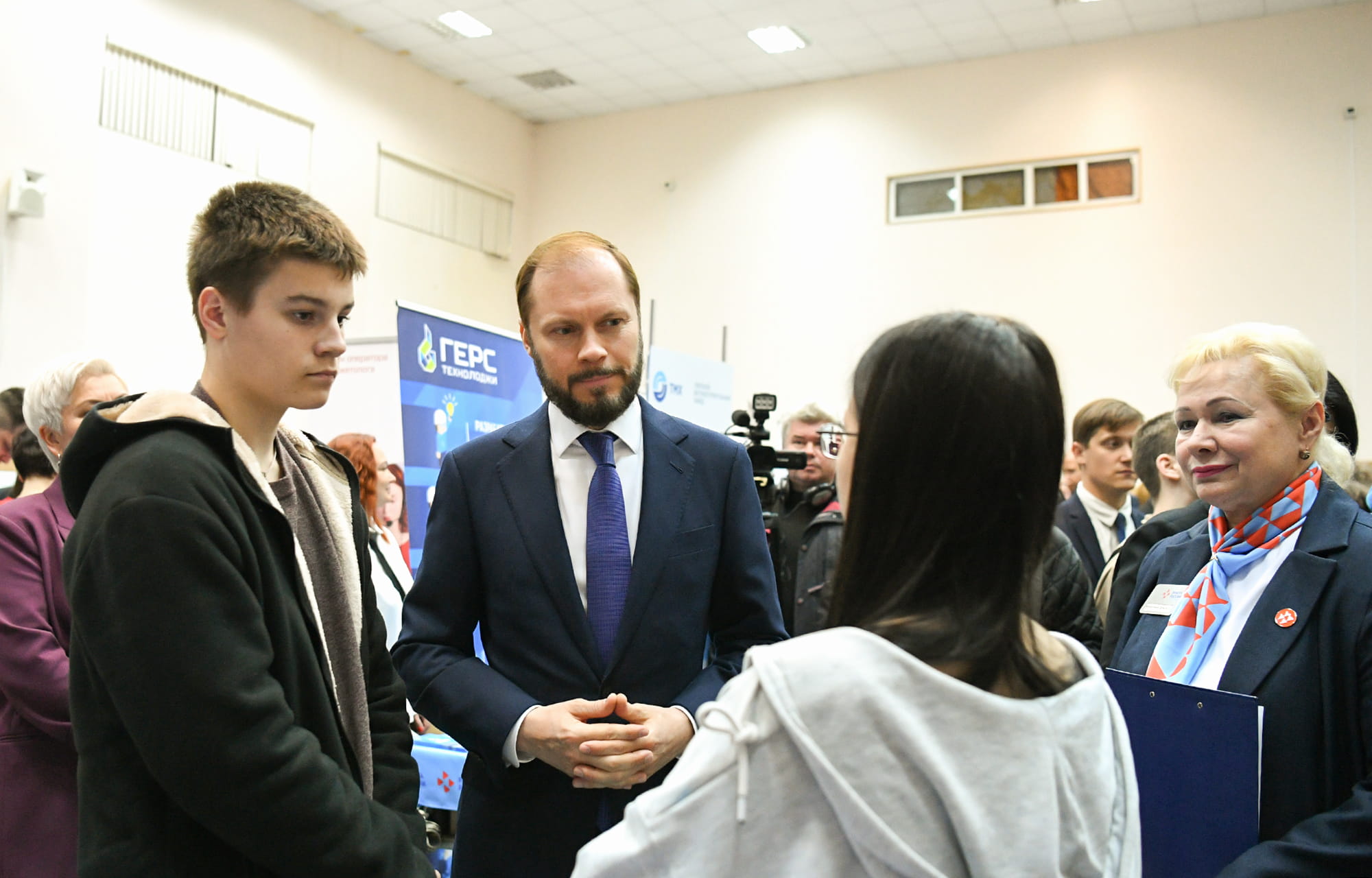 Виталий Королев дал поручения по летней трудовой кампании по итогам посещения ярмарки вакансий
