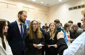 Виталий Королев дал поручения по летней трудовой кампании по итогам посещения ярмарки вакансий вакансий