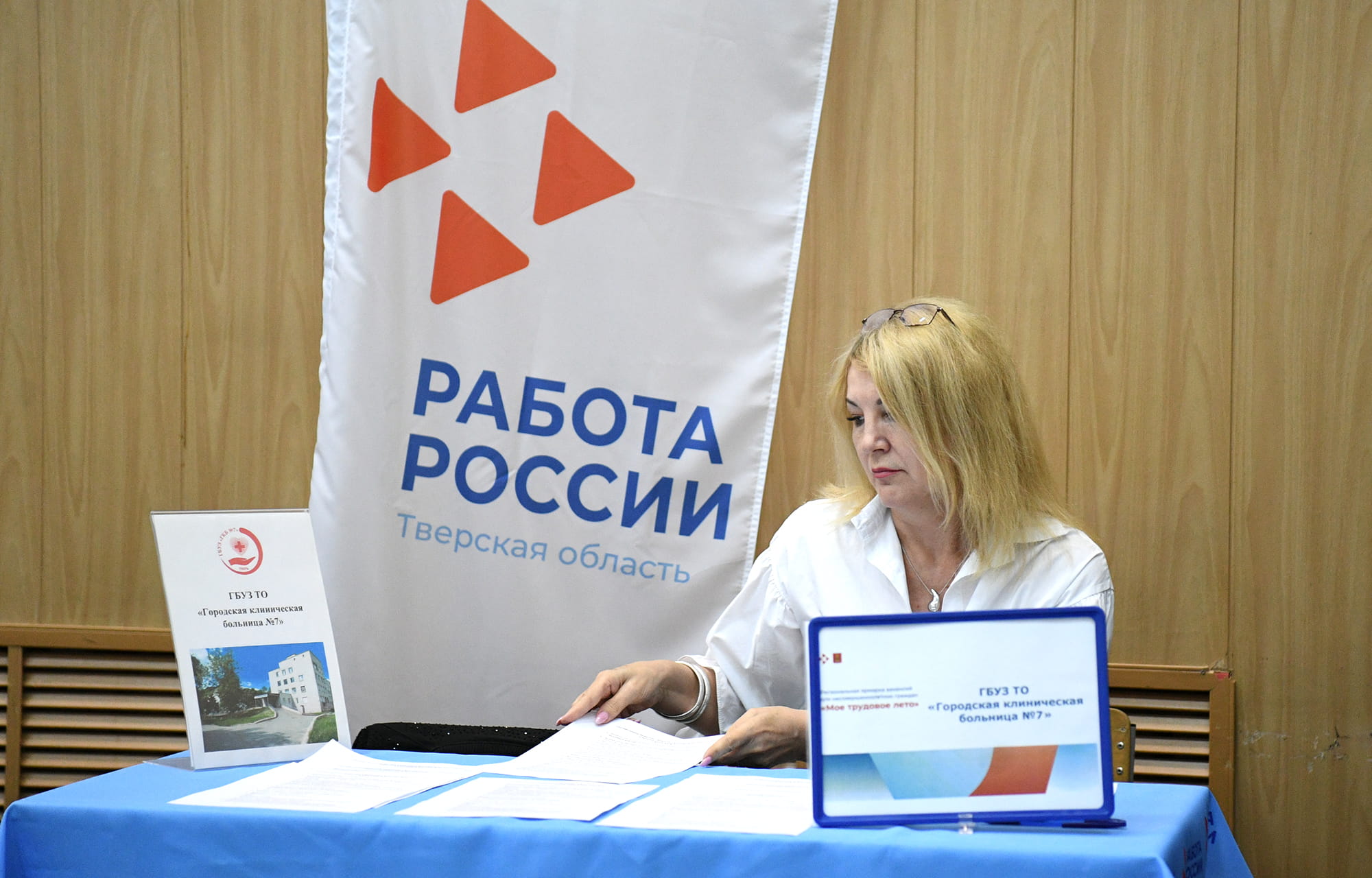 Виталий Королев дал поручения по летней трудовой кампании по итогам посещения ярмарки вакансий
