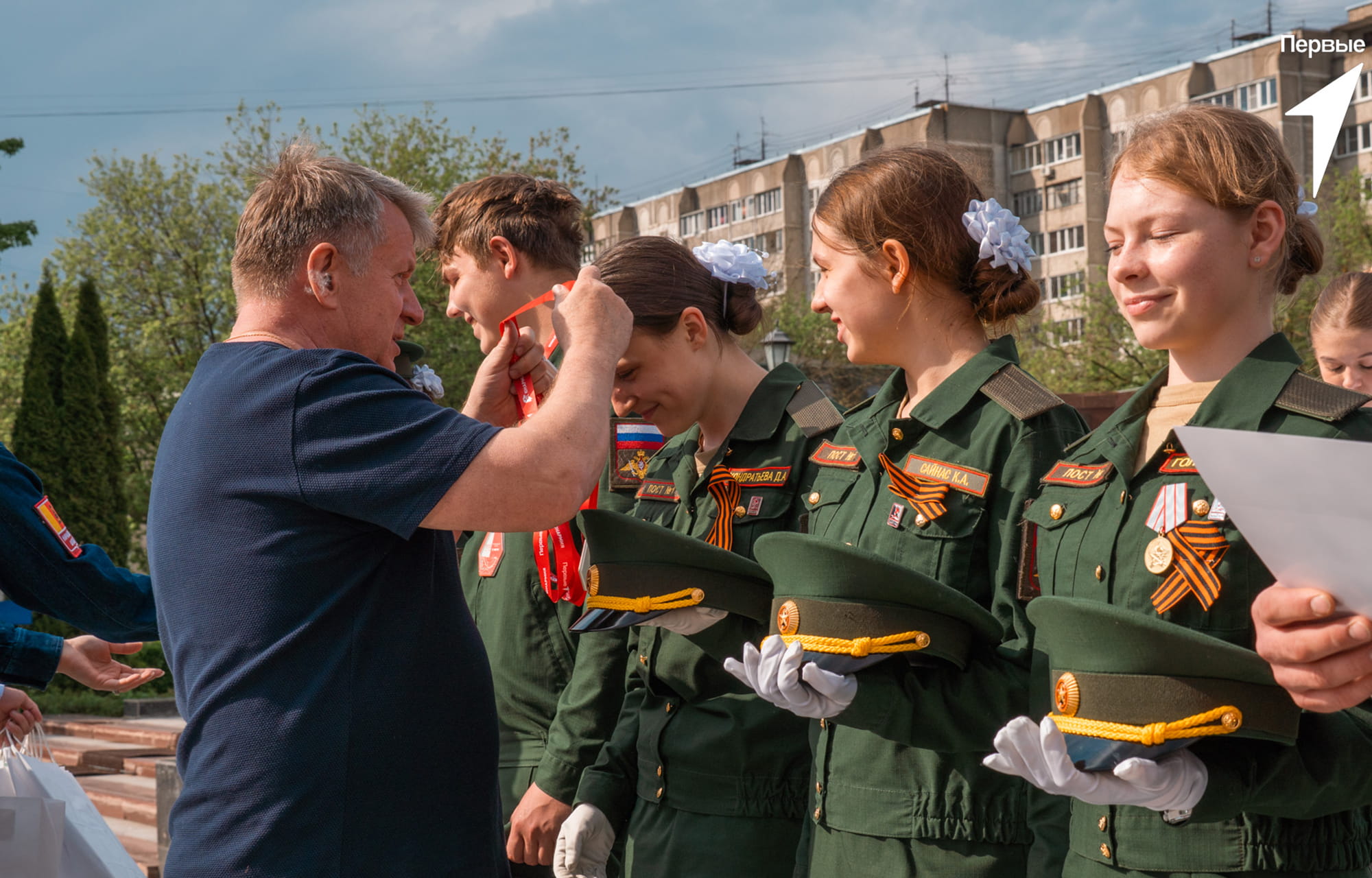 Тверские школьники и студенты продемонстрировали знания по истории и строевую подготовку