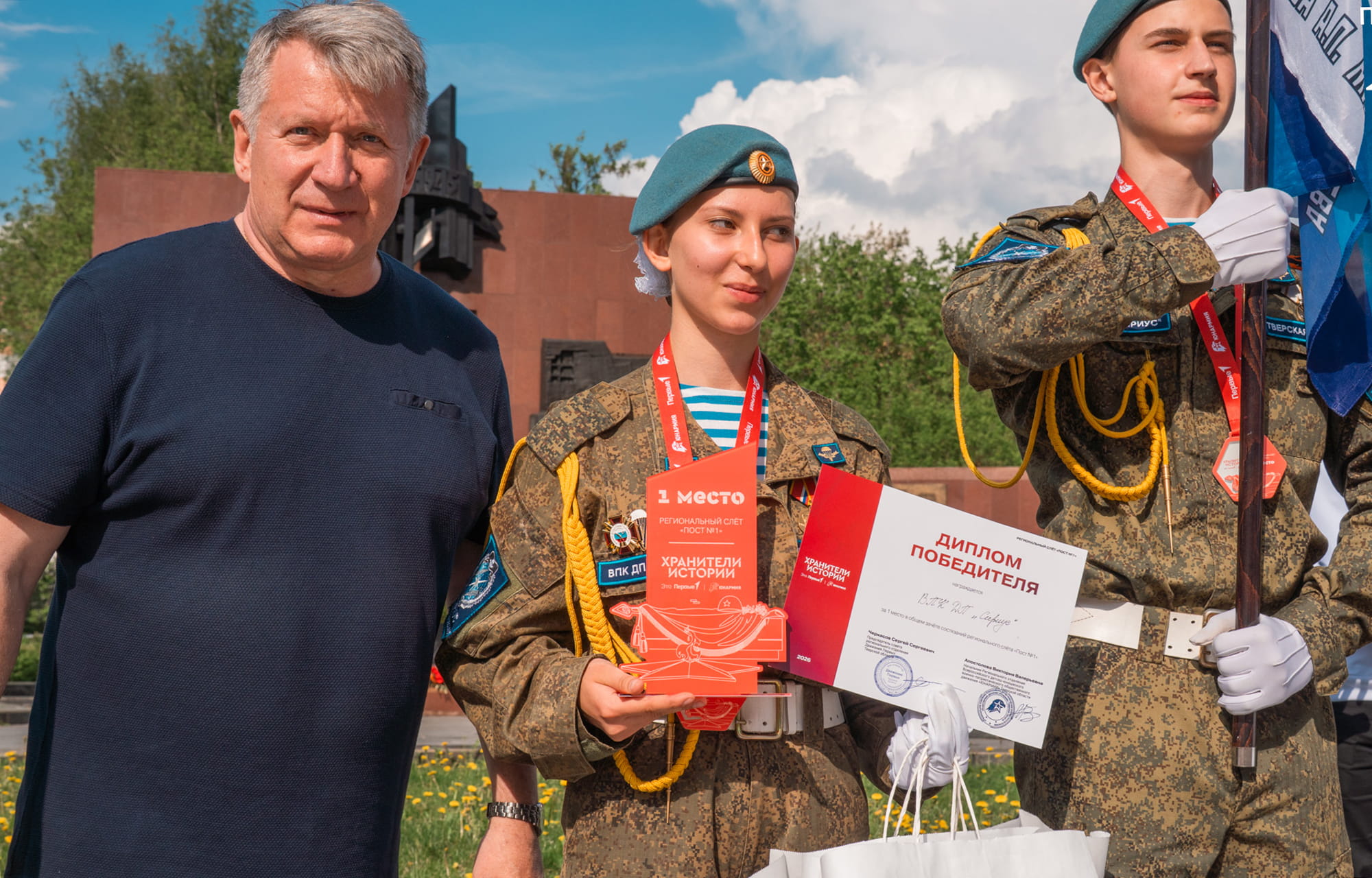 Тверские школьники и студенты продемонстрировали знания по истории и строевую подготовку