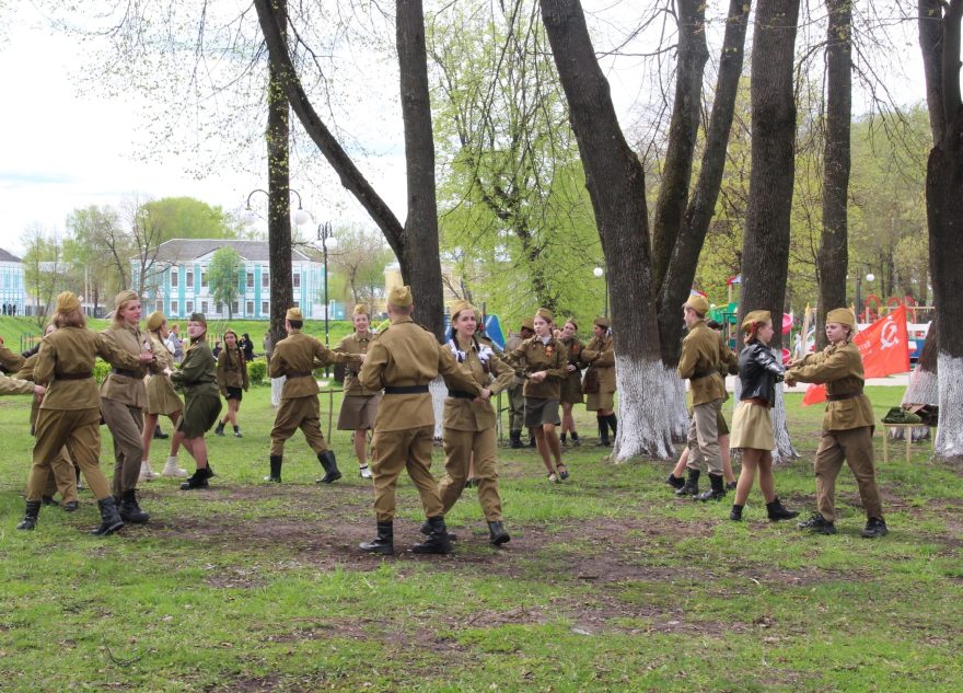 В Тверской области молодежь воссоздала атмосферу фронтового привала