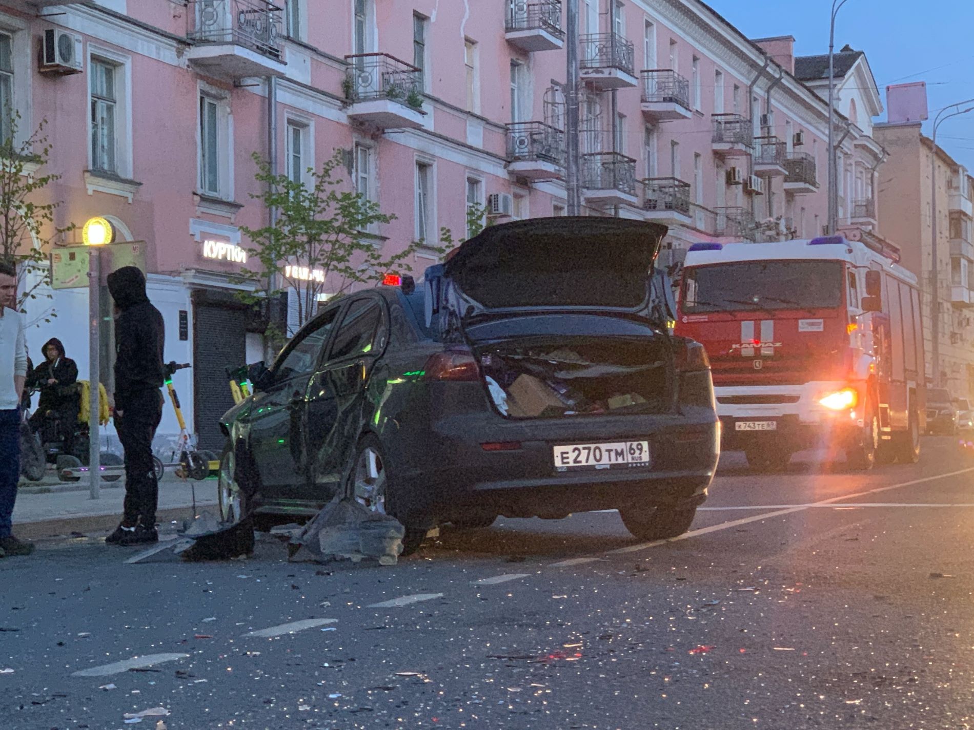 В Твери жестко столкнулись два автомобиля