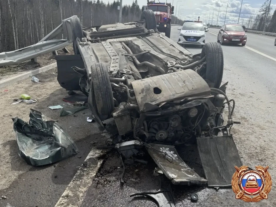 В Тверской области иномарка влетела в отбойник и перевернулась