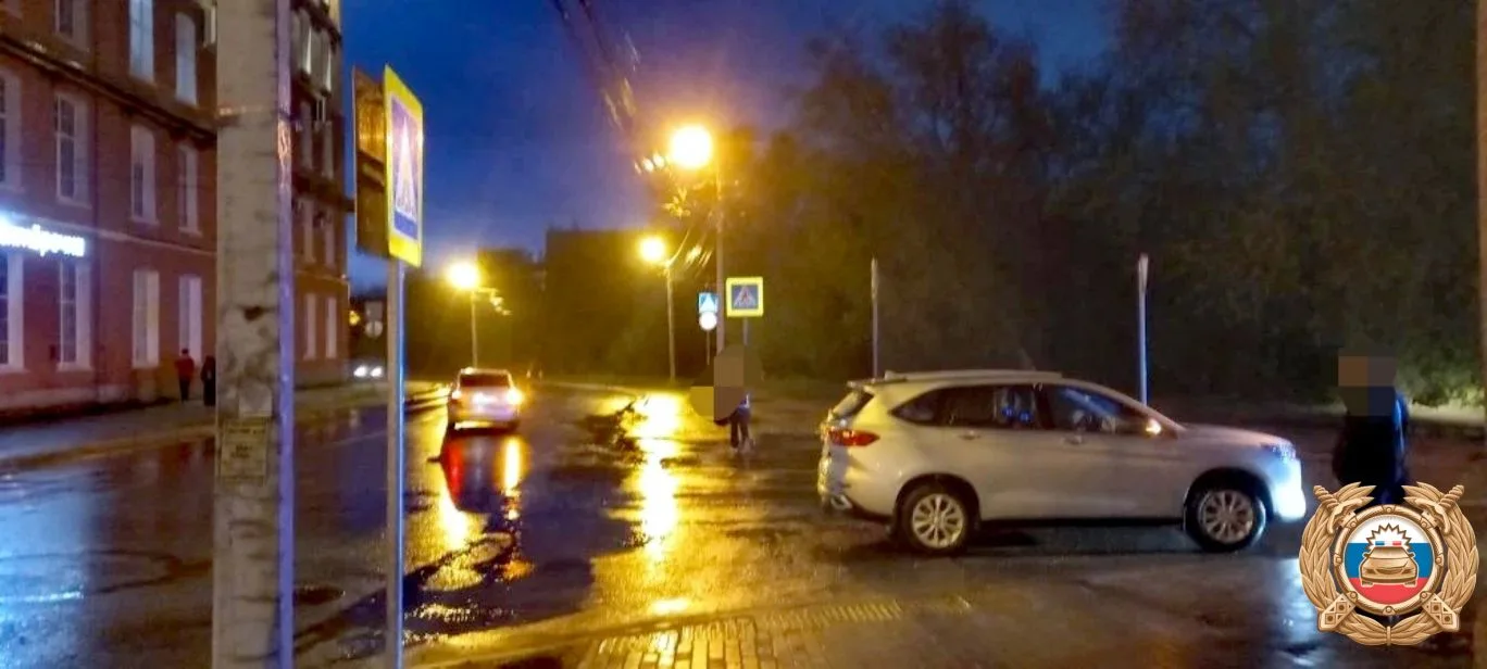 В Твери автомобиль сбил девушку