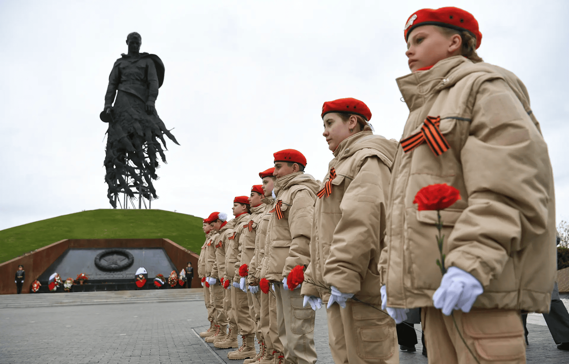 Виталий Королев на Ржевском мемориале Советскому солдату почтил память освободителей