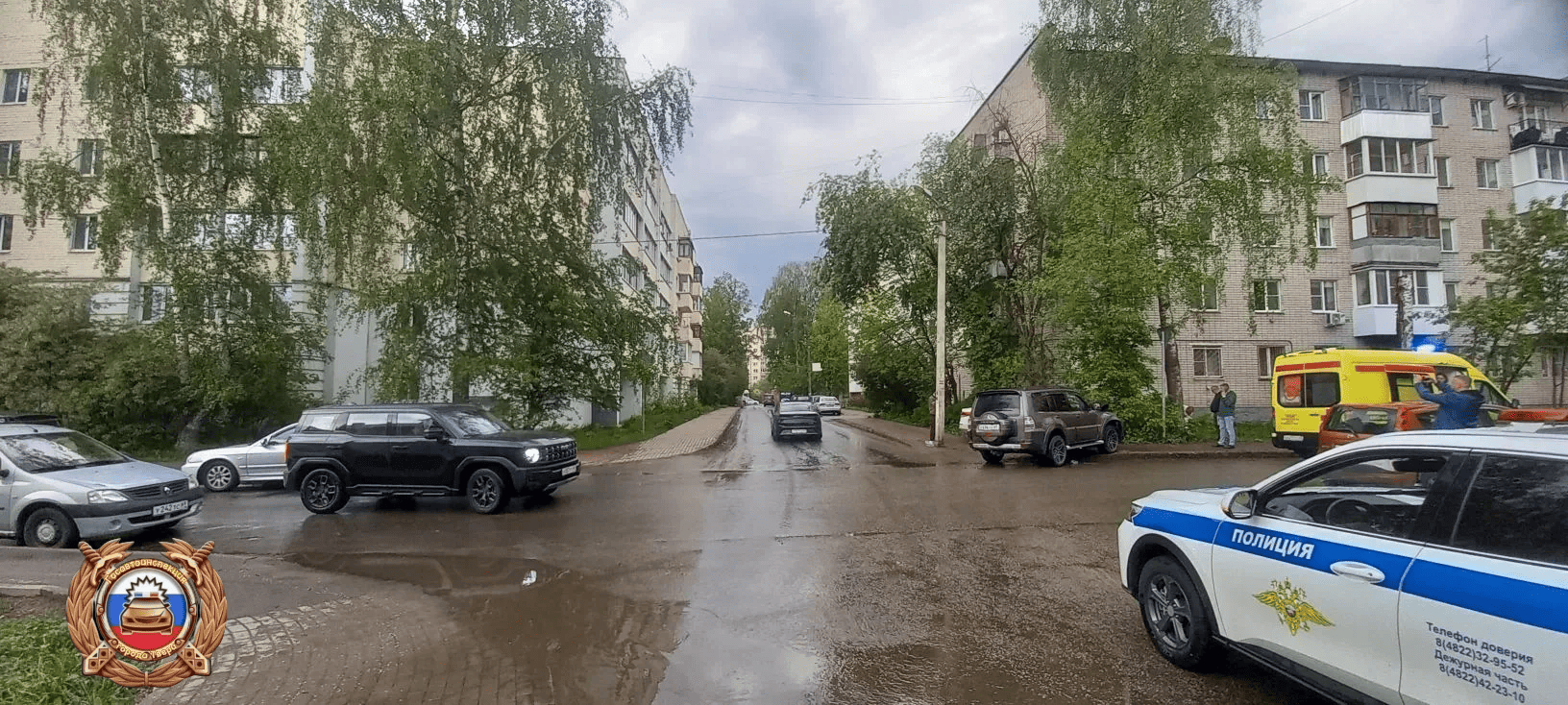 В Твери столкнулись "Киа Рио" и "Митсубиси Паджеро"