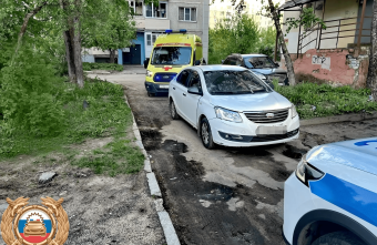 В Твери водитель на Chery сдавал задним ходом и сбил женщину В Твери водитель на Chery сдавал задним ходом и сбил женщину