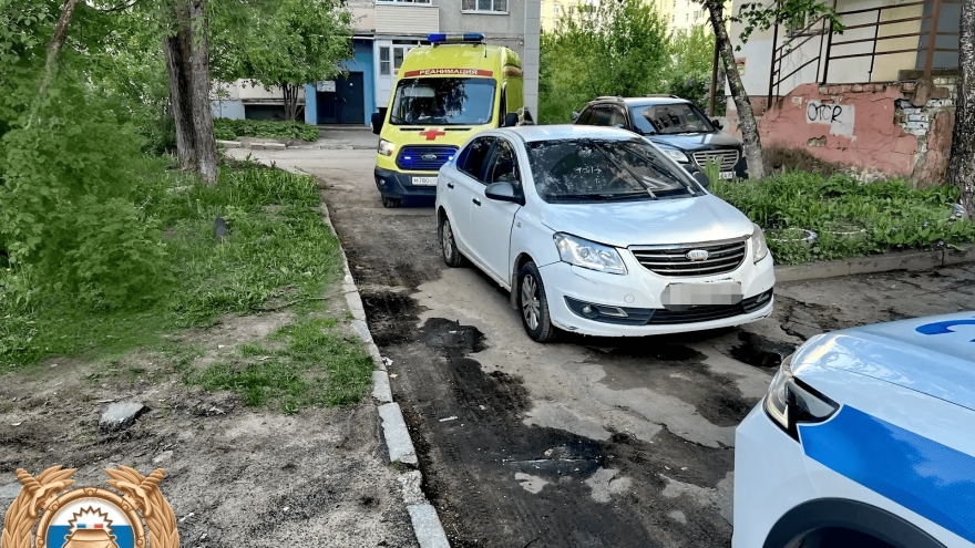 В Твери водитель на Chery сдавал задним ходом и сбил женщину