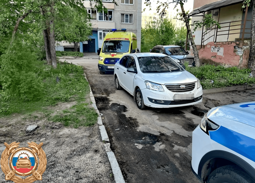 В Твери водитель на Chery сдавал задним ходом и сбил женщину