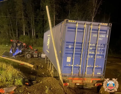 На трассе в Тверской области столкнулись два грузовика