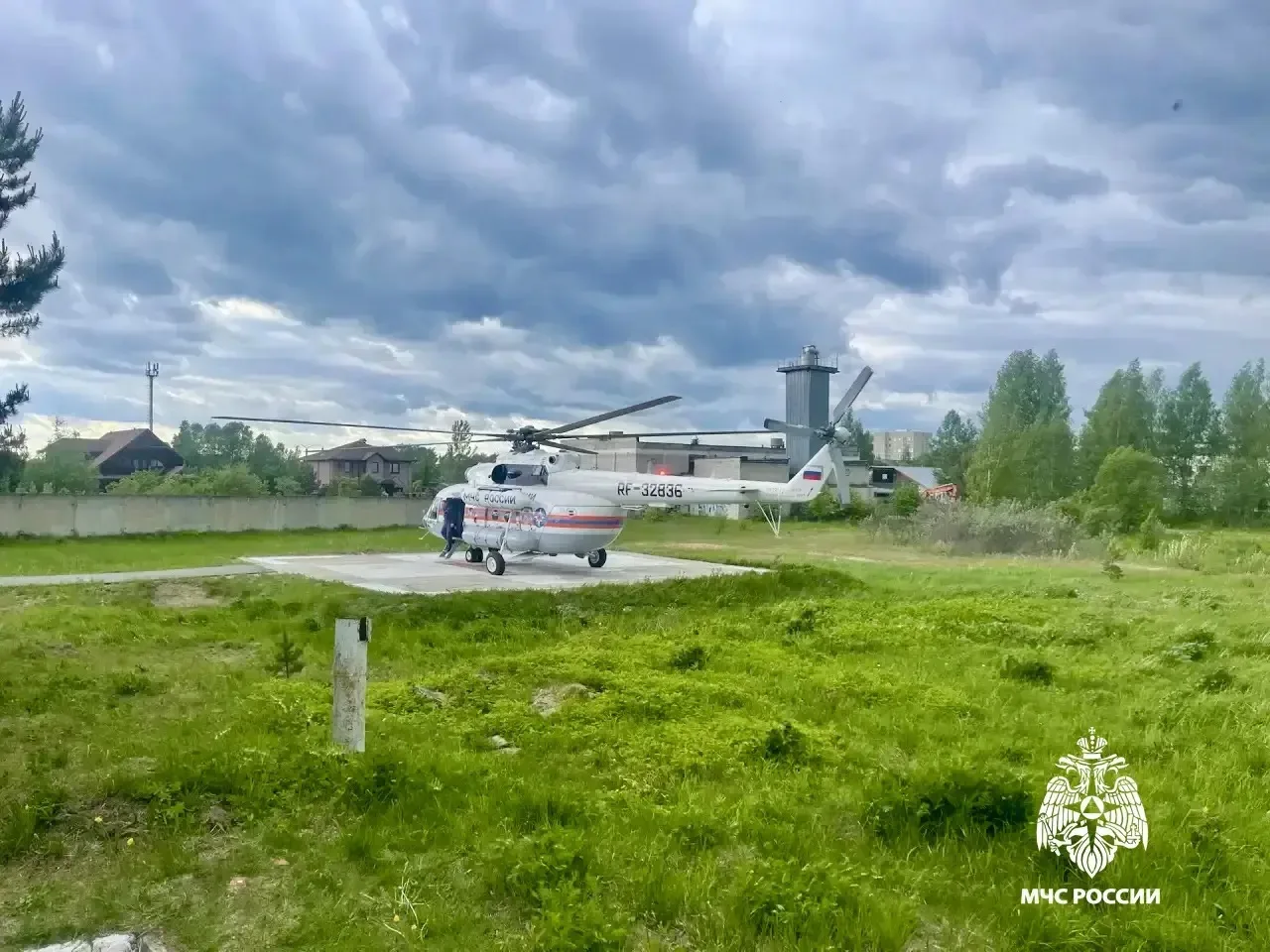 Вертолёт МЧС эвакуировал пациента из Тверской области в больницу