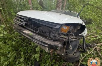 Появились фотографии с места ДТП с "Фольксвагеном" в кювете под Тверью места